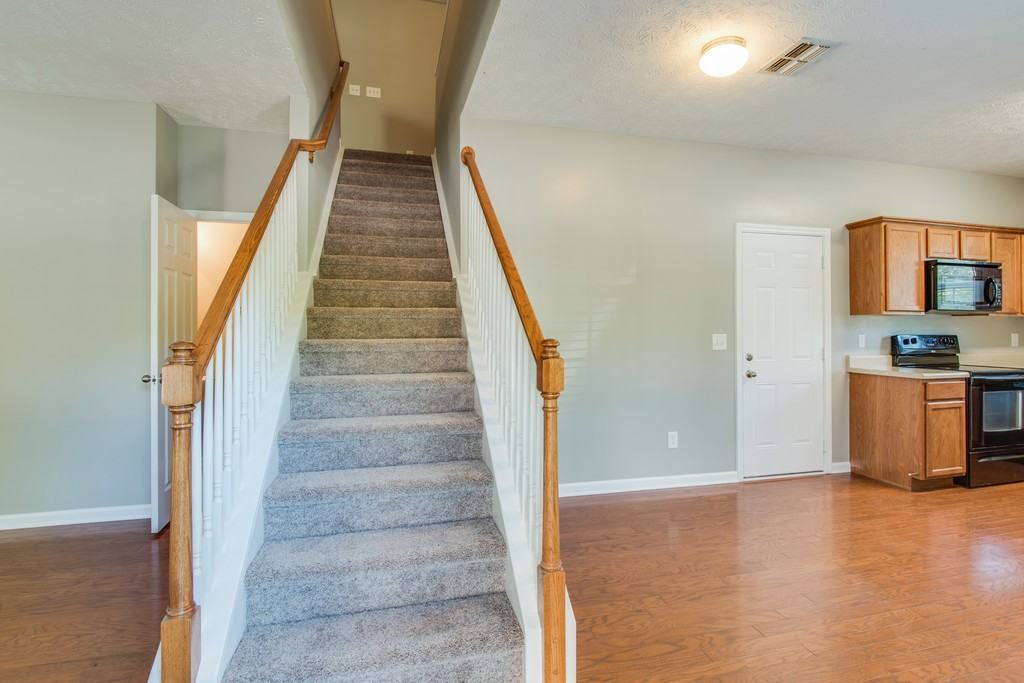 1051 Ashmore Dr - Photo 4 of 25
