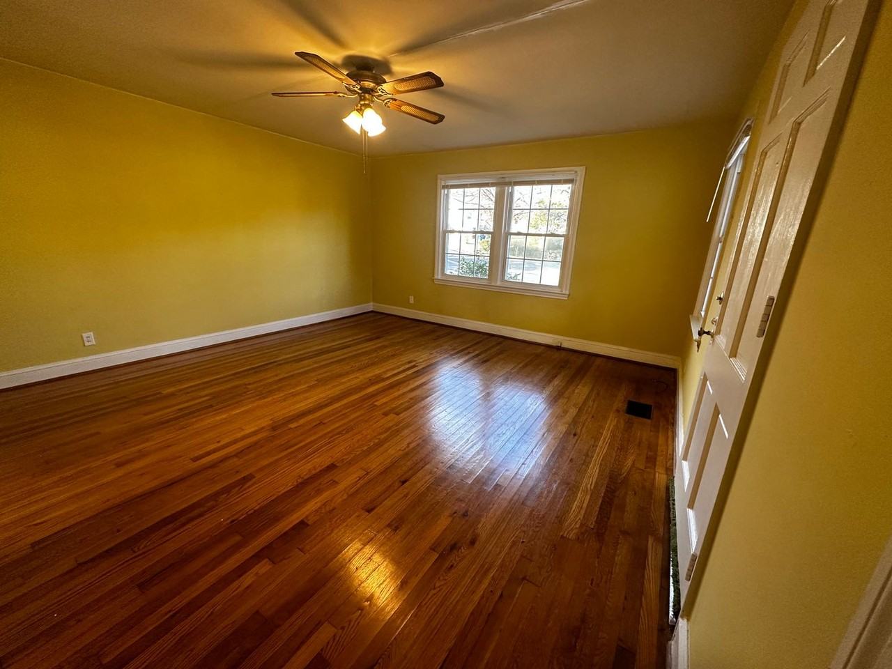 2440 Gilmer Ave - Photo 2 of 7