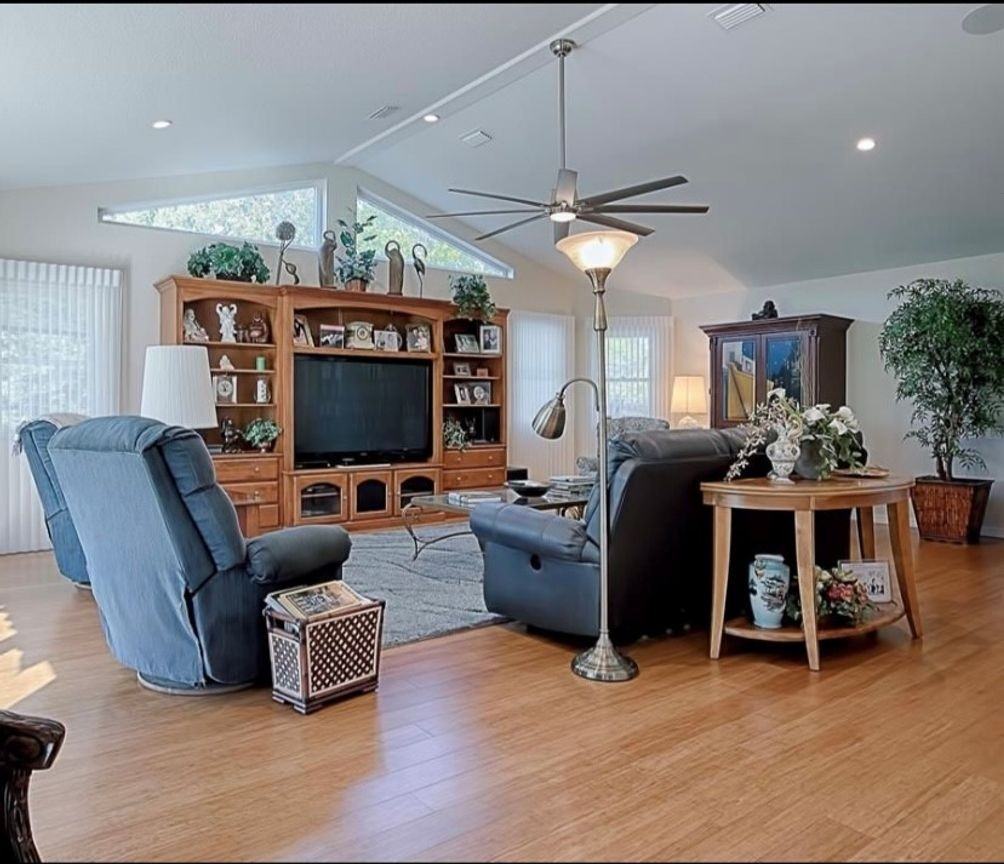 923 Oleander St - Photo 4 of 31