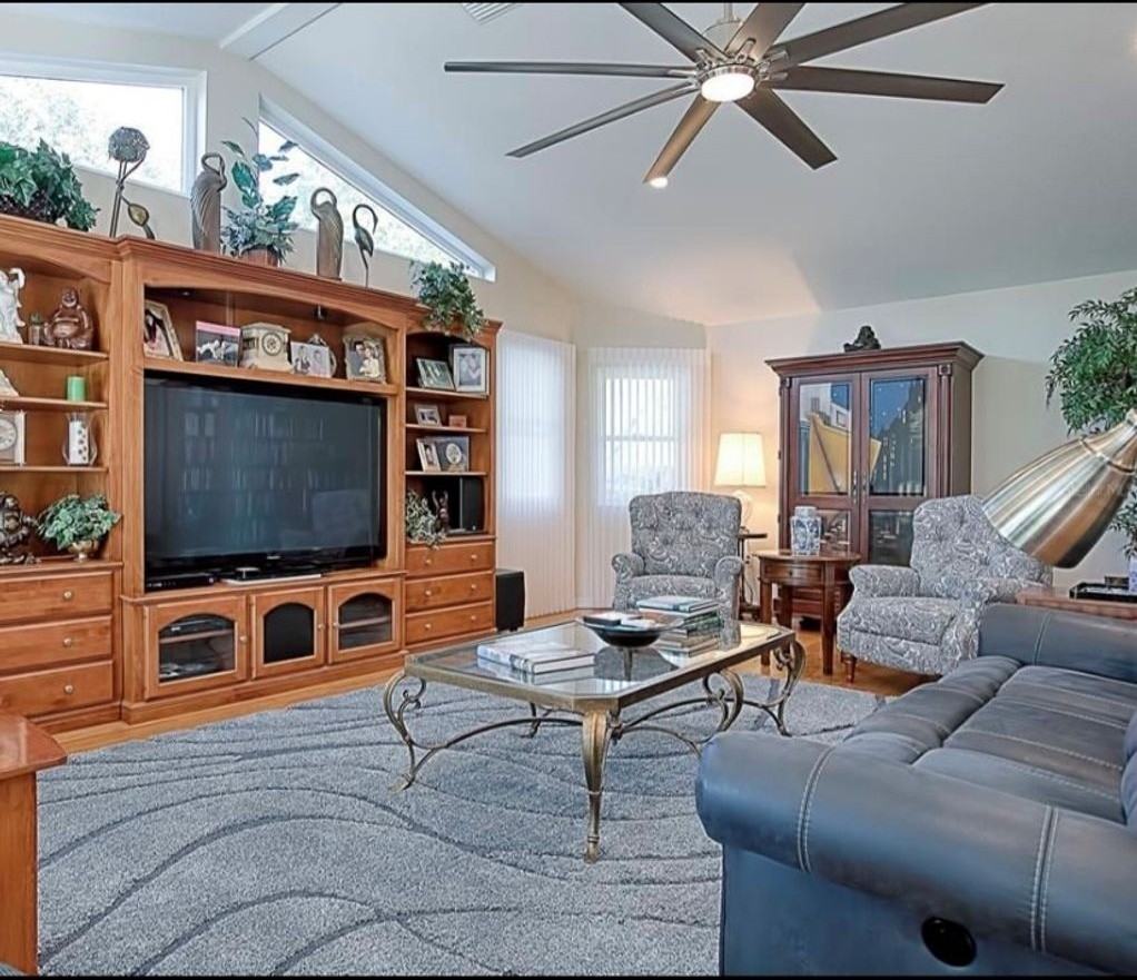 923 Oleander St - Photo 6 of 31