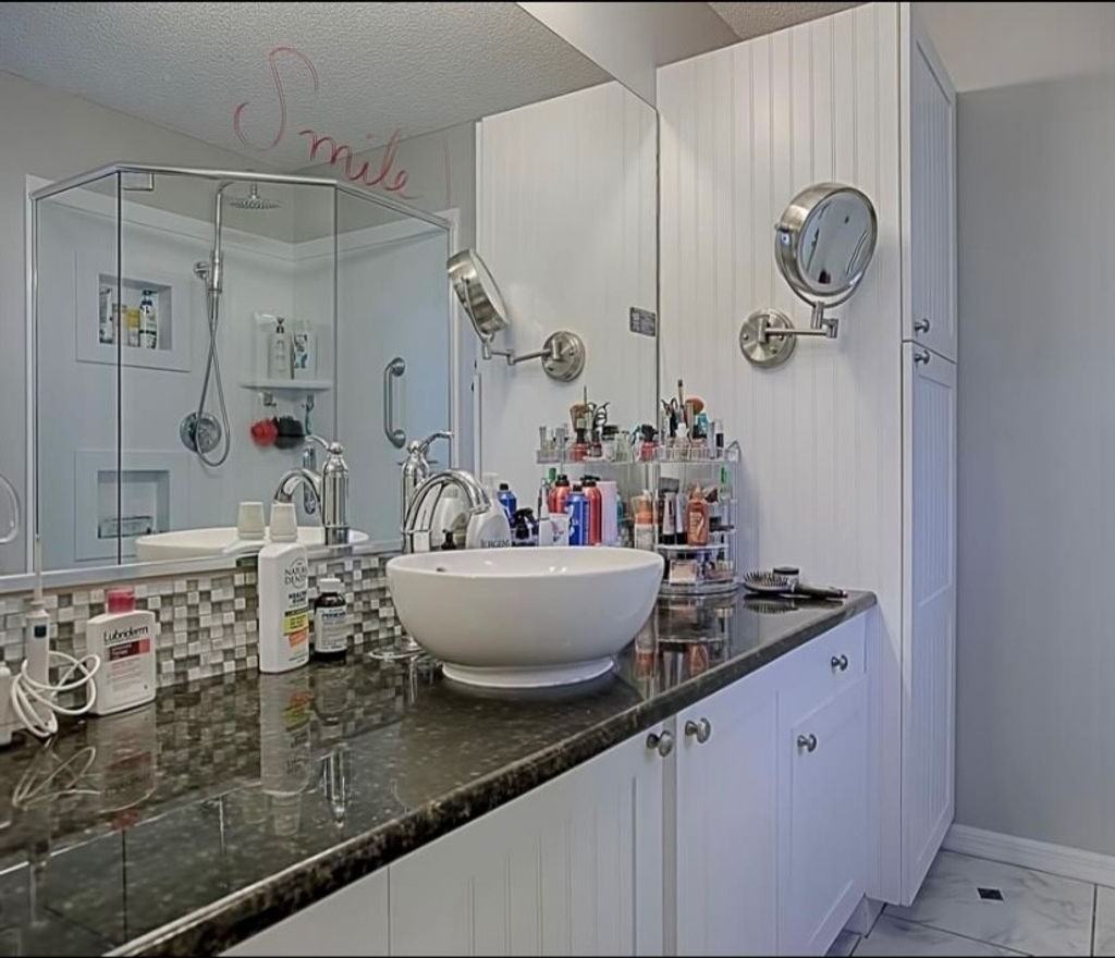 923 Oleander St - Photo 7 of 31