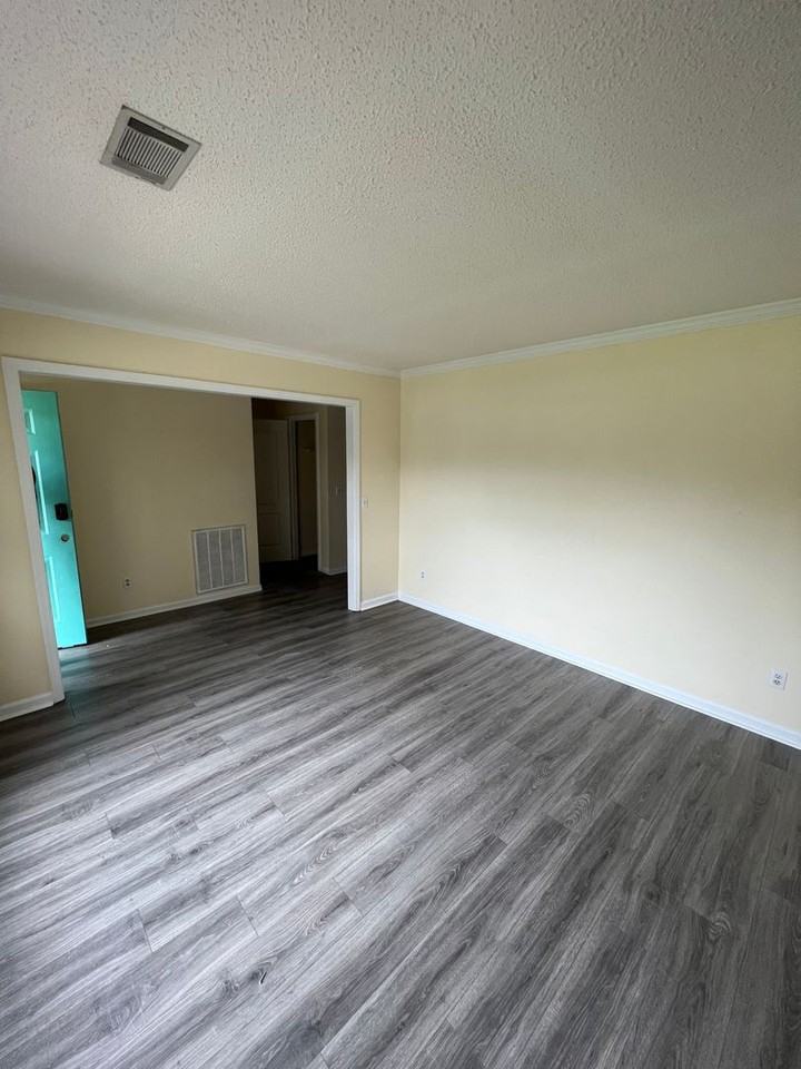 526 Maxwelton Cir - Photo 3 of 18