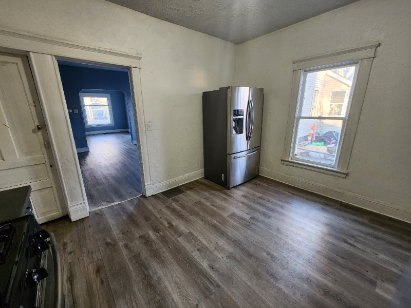 214 E Belmont St #214 - Photo 3 of 22