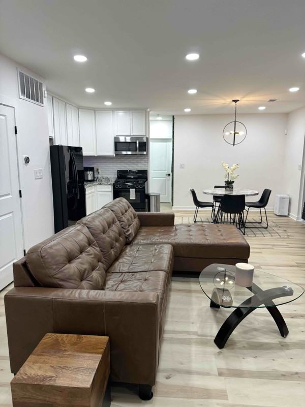 3707 Grant Place Northeast - Photo 2 of 11