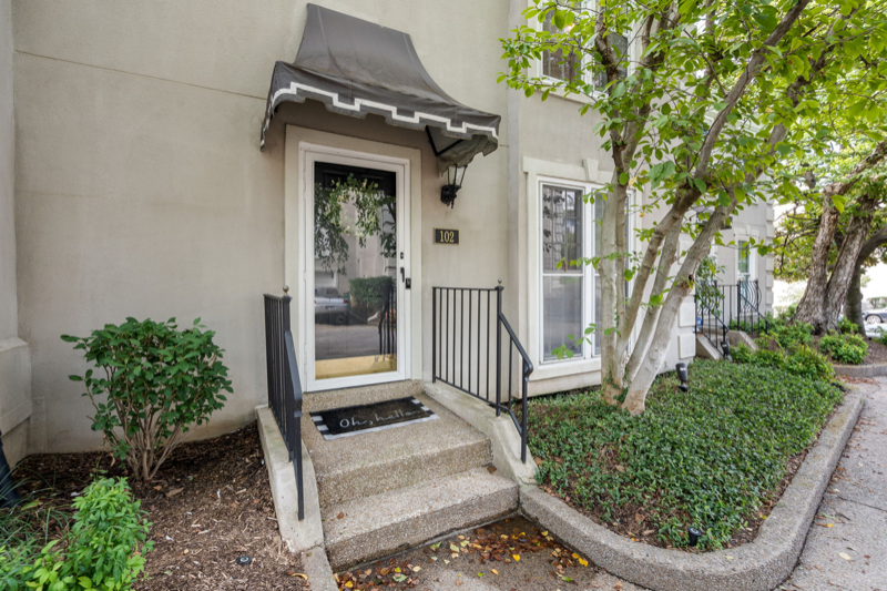 102 Saint Charles Pl - Photo 2 of 36