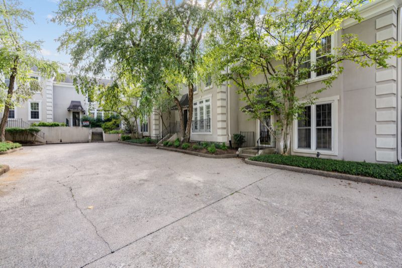 102 Saint Charles Pl - Photo 3 of 36