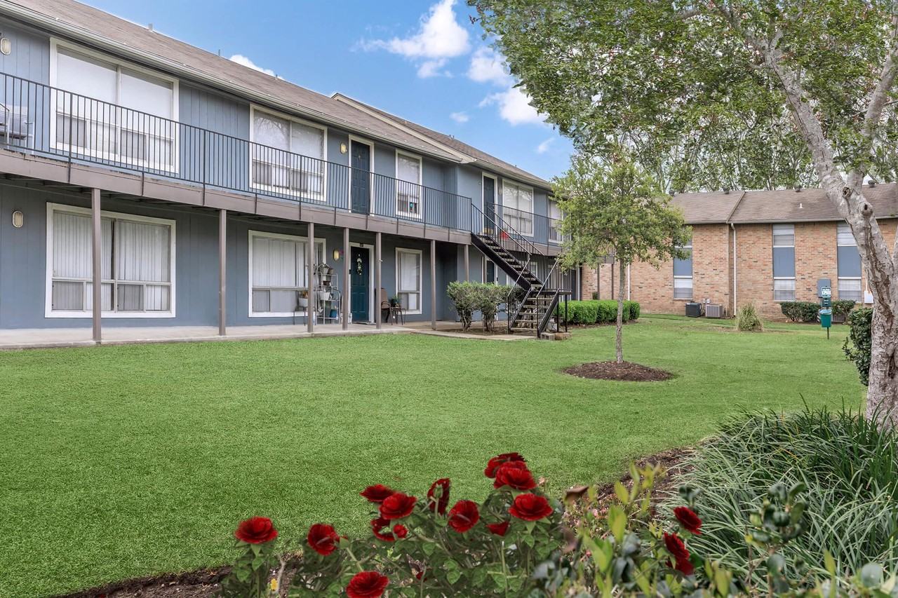 Dickinson Arms - Photo 2 of 50