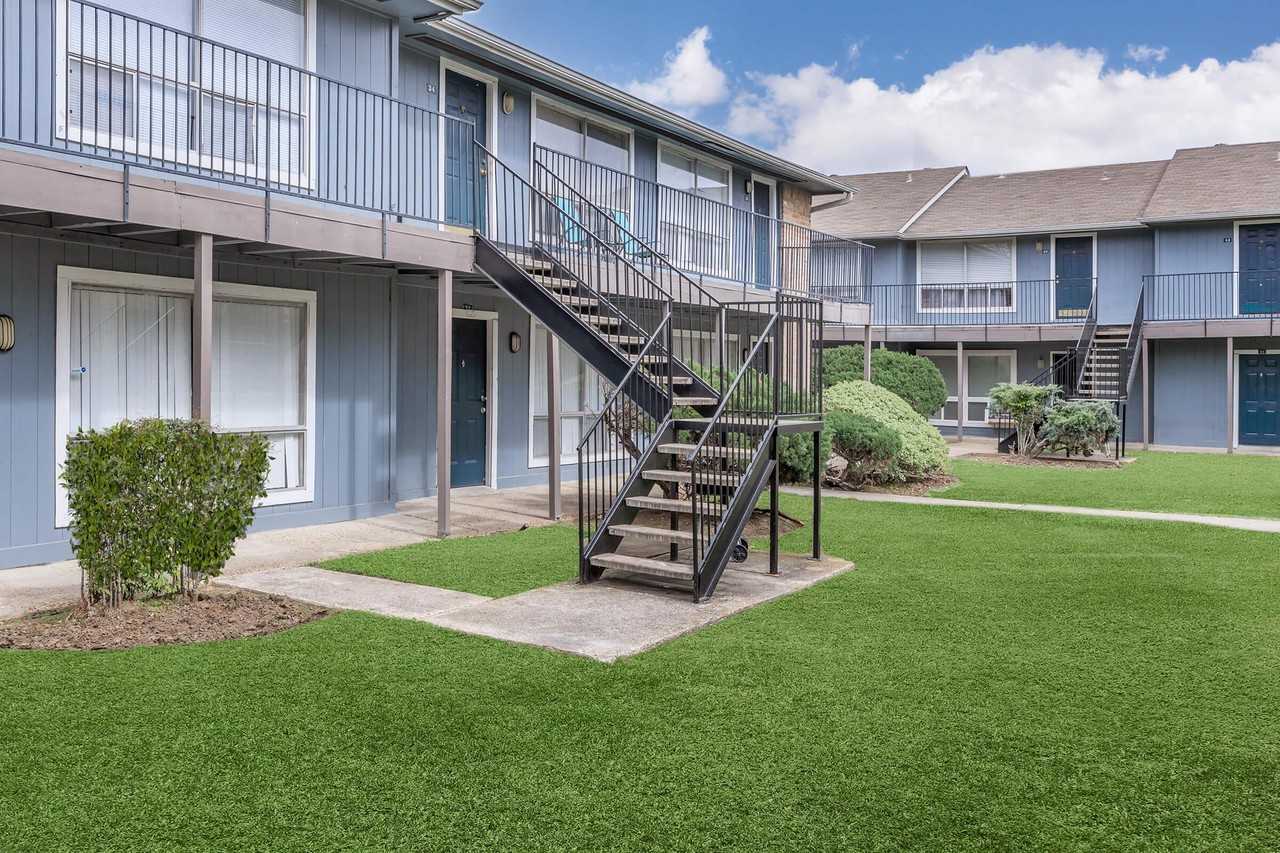 Dickinson Arms - Photo 4 of 50