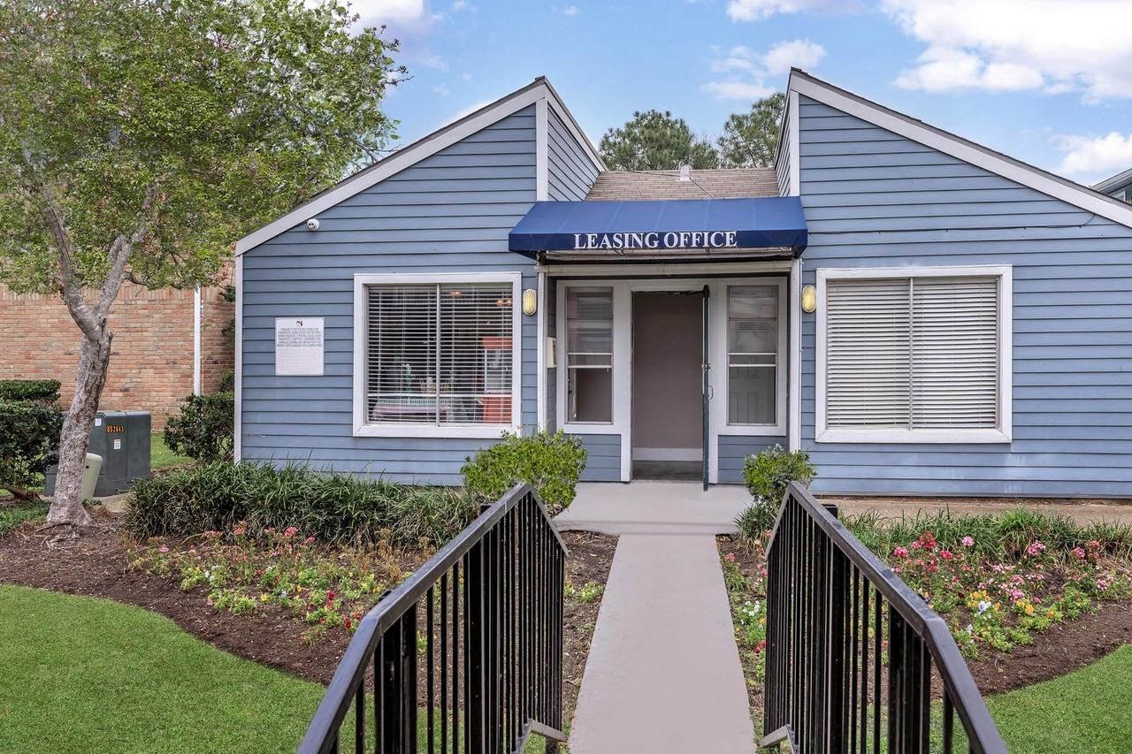 Dickinson Arms - Photo 6 of 50