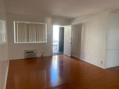 1616 North Formosa Avenue #4 - Photo 2 of 9
