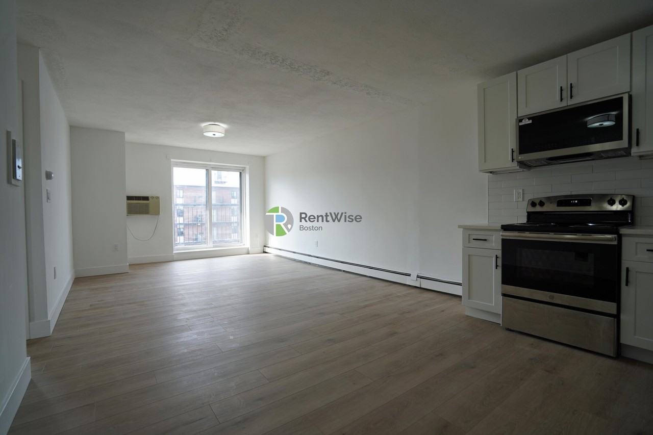 745 E 6th St #22 - Photo 2 of 11