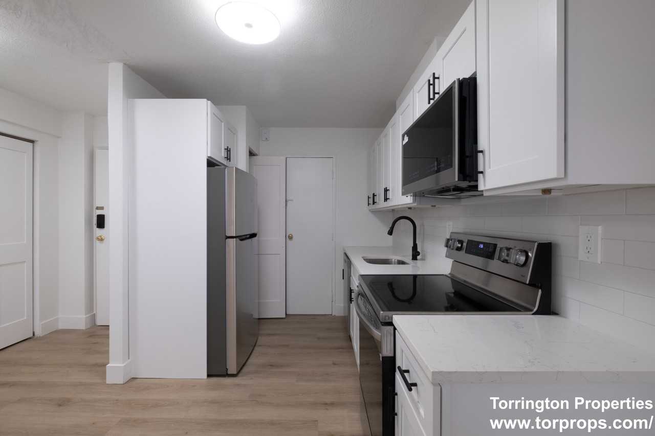 745 E 6th St #22 - Photo 3 of 11