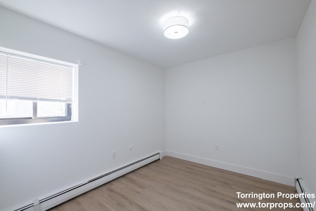 745 E 6th St #22 - Photo 4 of 11