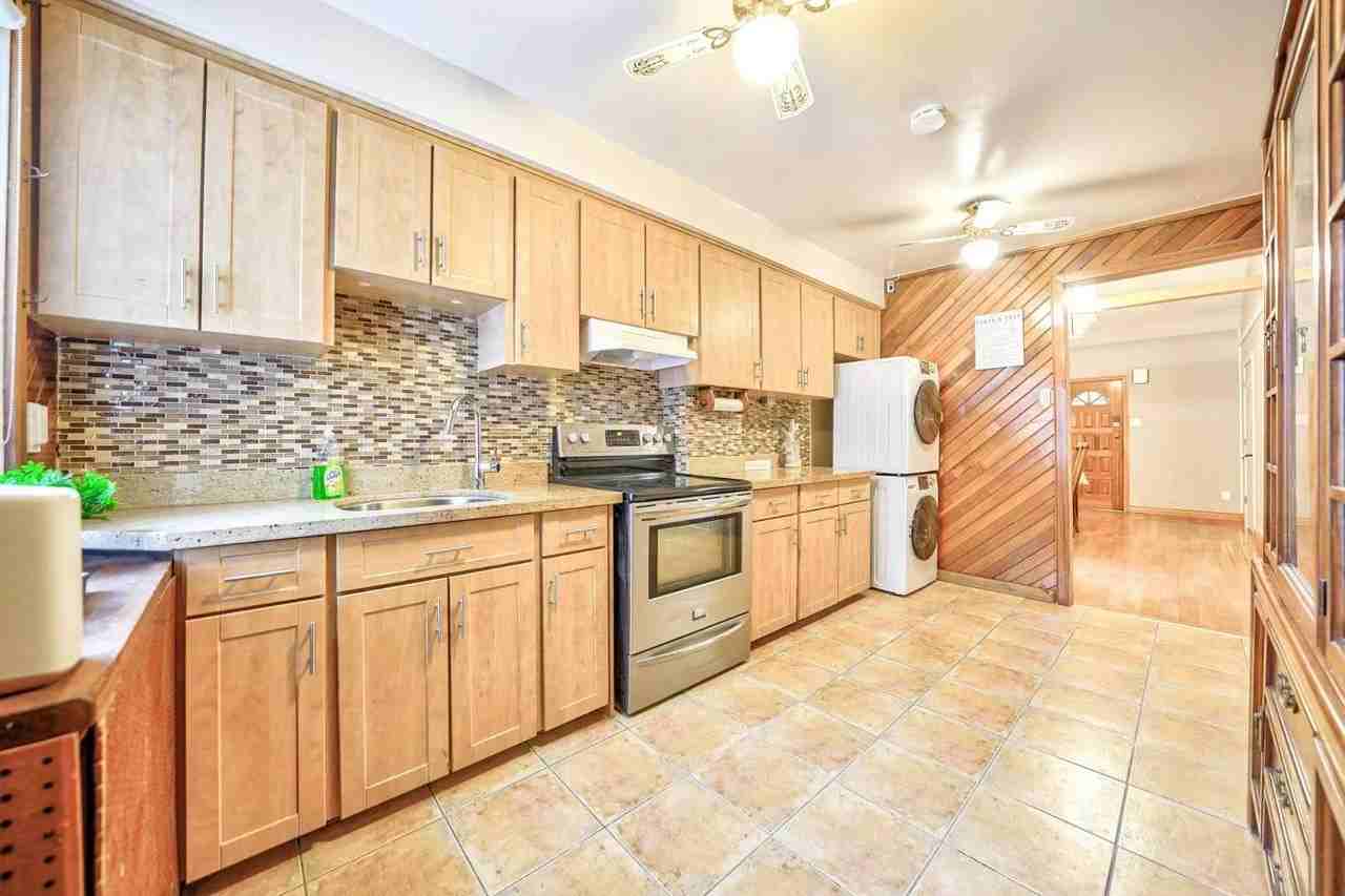 471 Warden Avenue - Photo 3 of 7