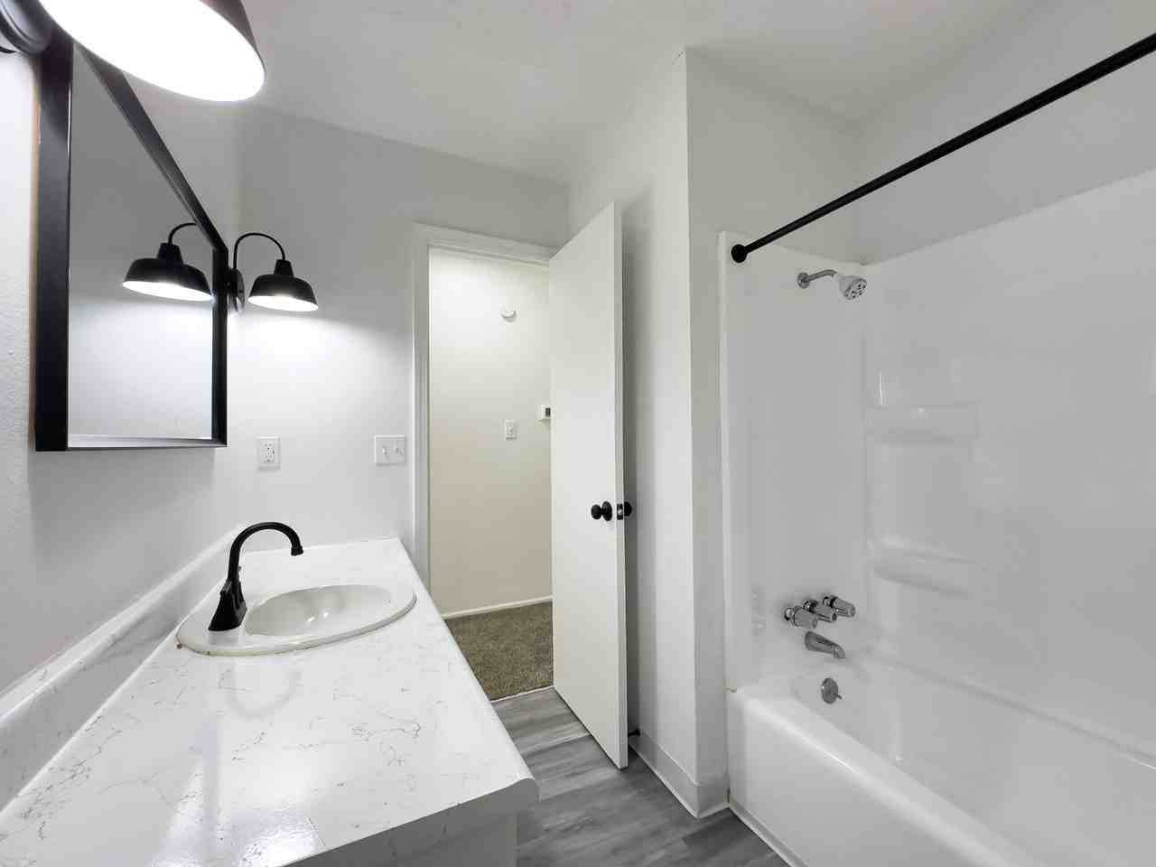 Kingsridge East Apartments - Photo 6 of 32