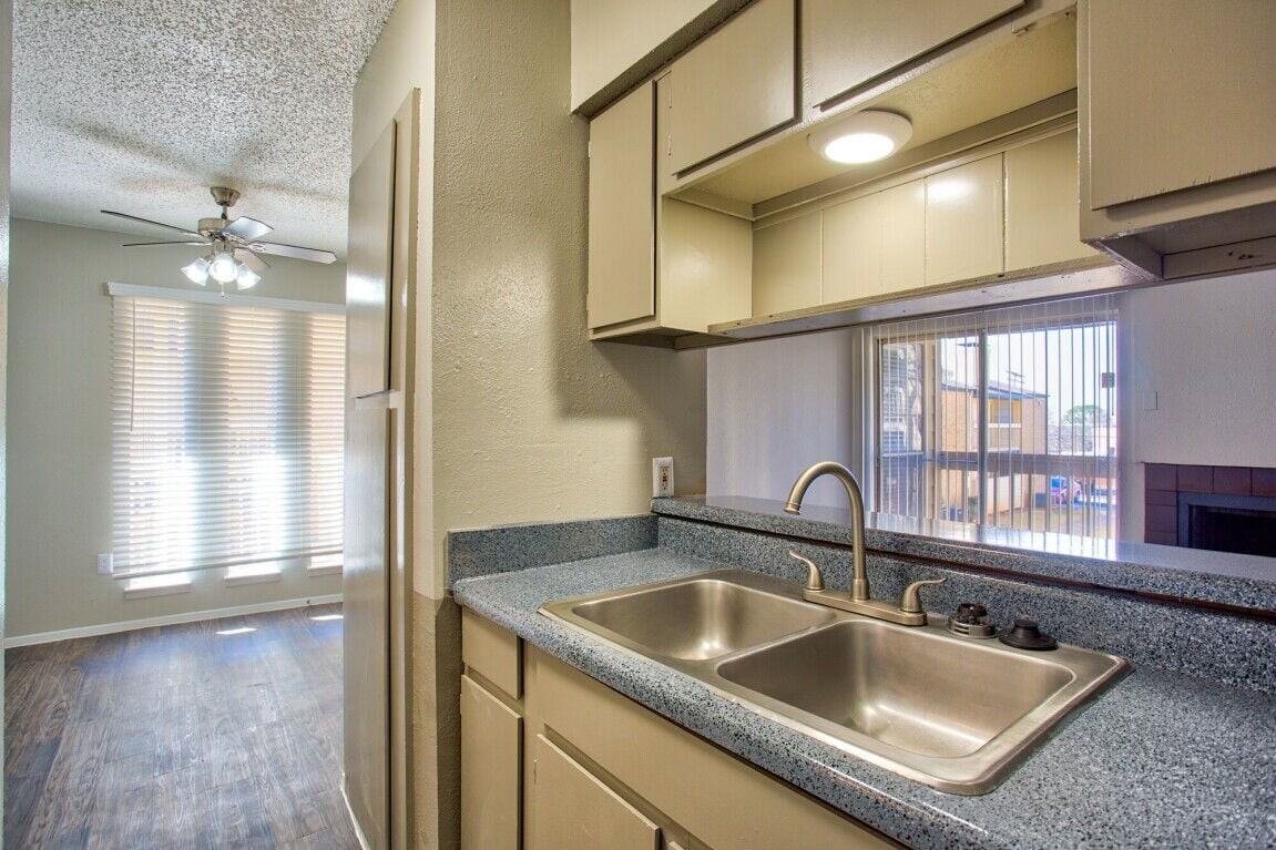 The Carriages - Photo 2 of 28