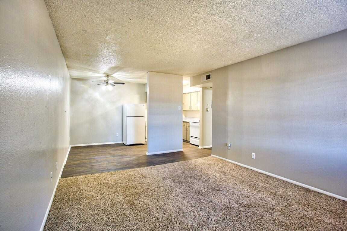 The Carriages - Photo 5 of 28