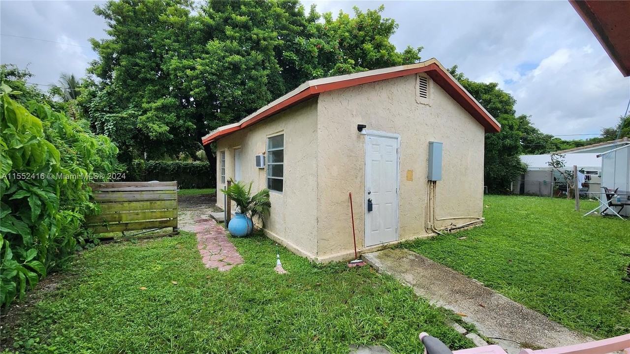 1030 Nw 106th St #BACK - Photo 2 of 8