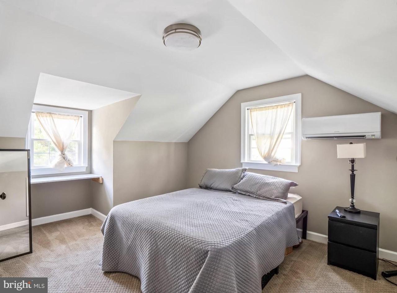 2617 E Maple St #1 - Photo 2 of 20