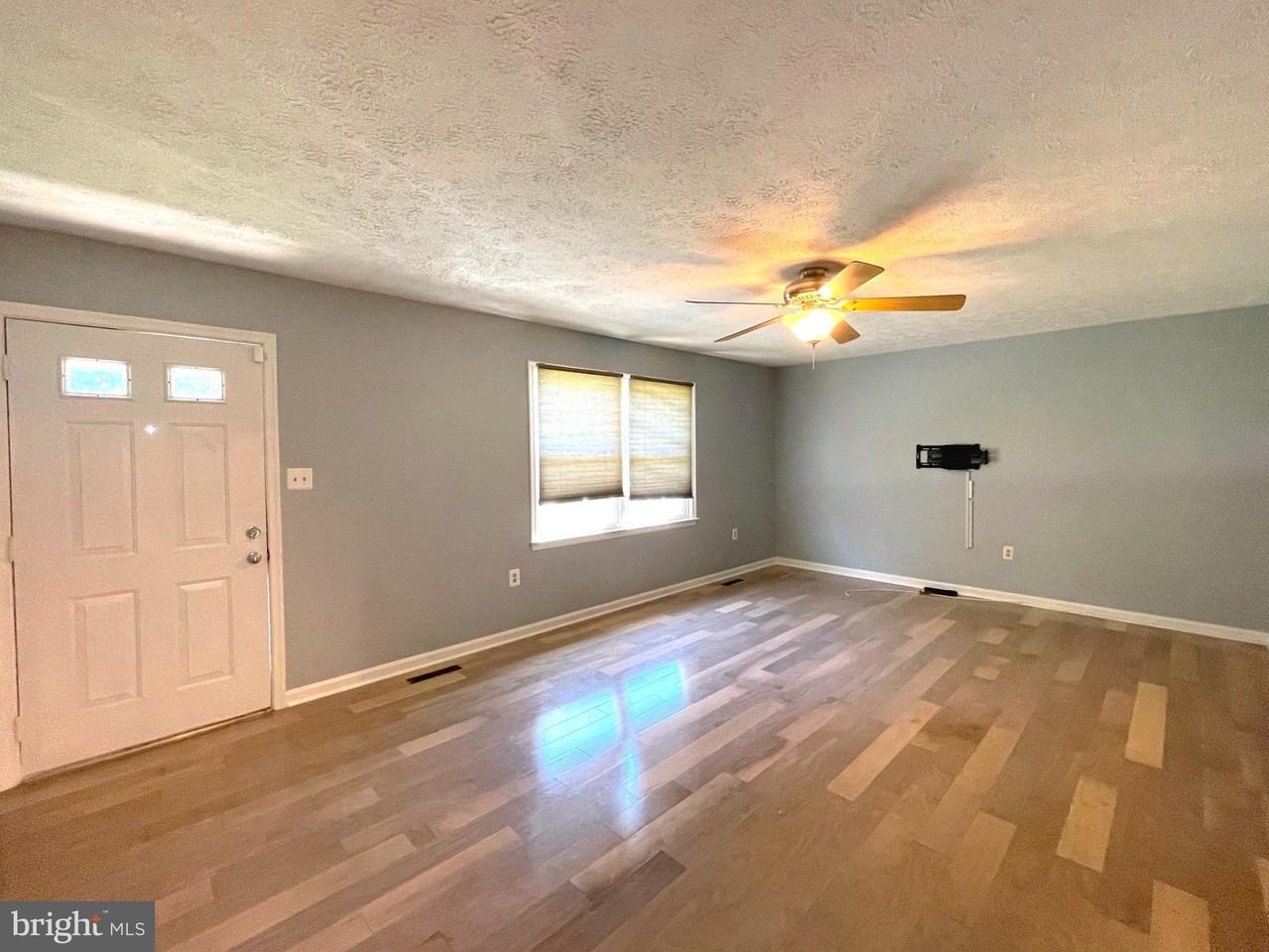 12141 Riverview Dr - Photo 2 of 22