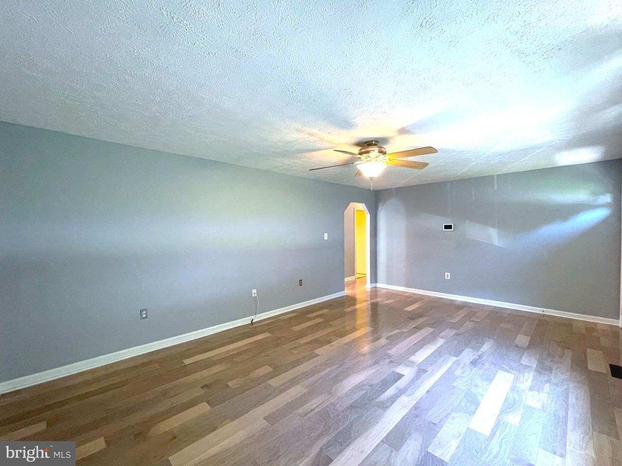 12141 Riverview Dr - Photo 3 of 22