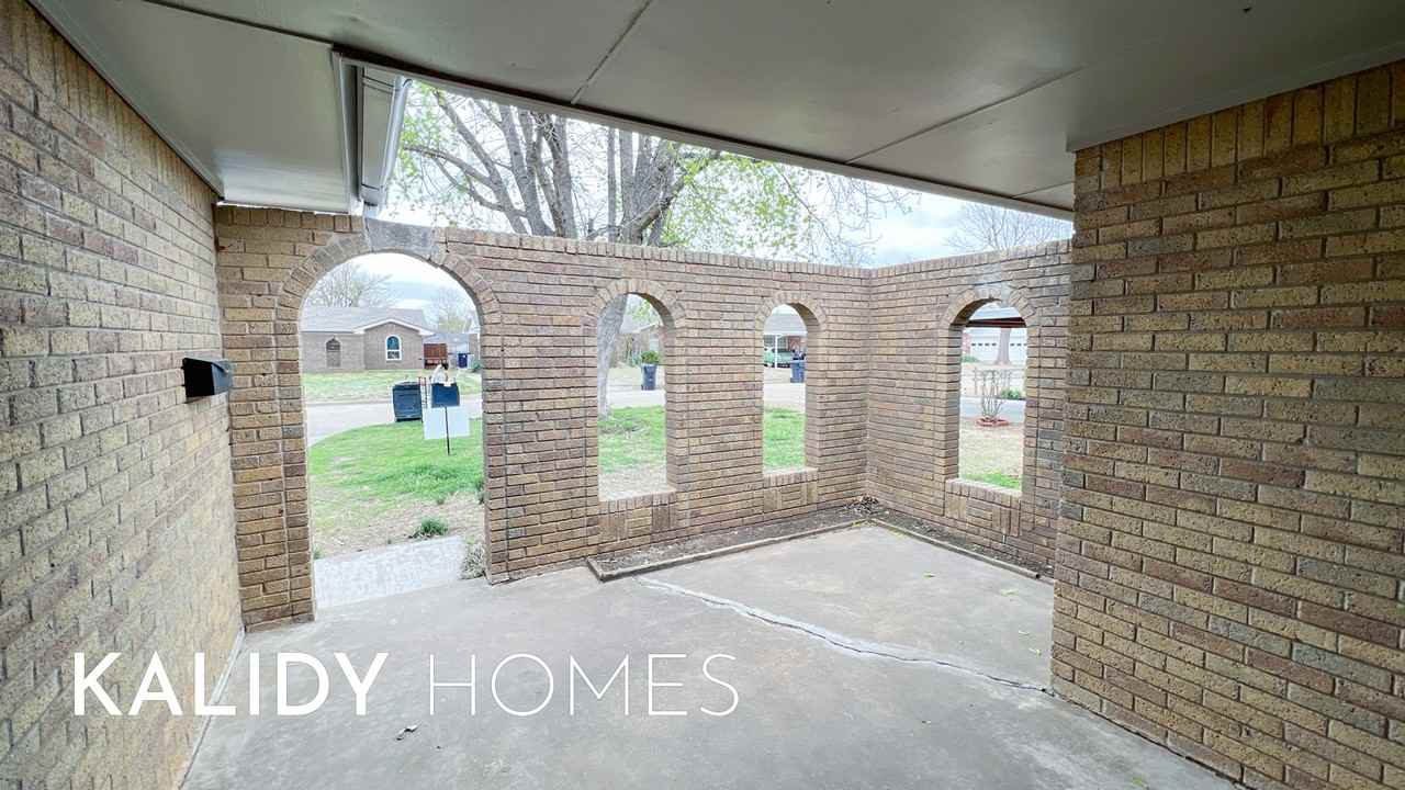 2808 Sw 88th St #1 - Photo 3 of 36