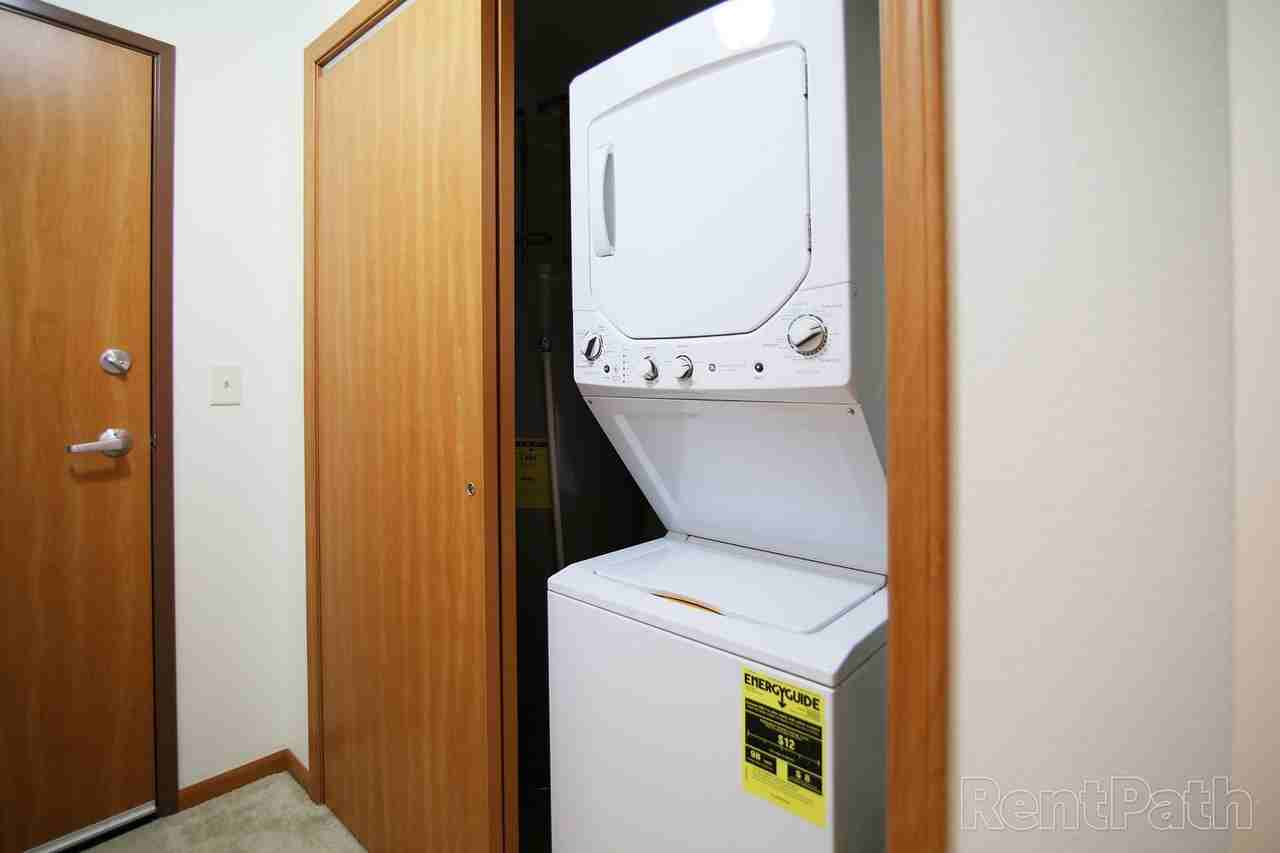 Parkview Apartments - Photo 7 of 9