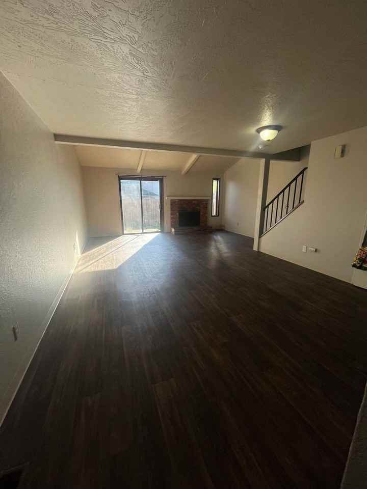 329 S 40th Pl - Photo 3 of 13