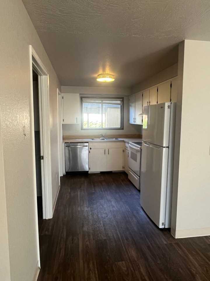 329 S 40th Pl - Photo 4 of 13