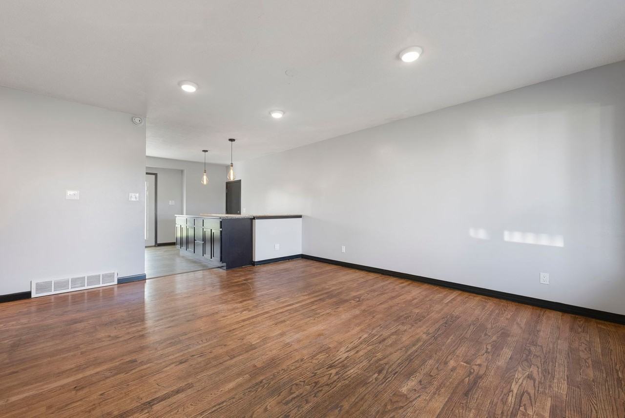 440 34th Ave - Photo 3 of 23