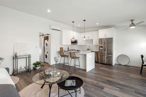 featured image of 420 Illinois St