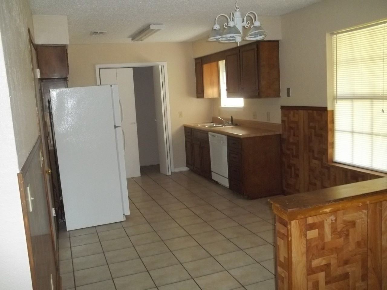 2675 40th St Se - Photo 4 of 12