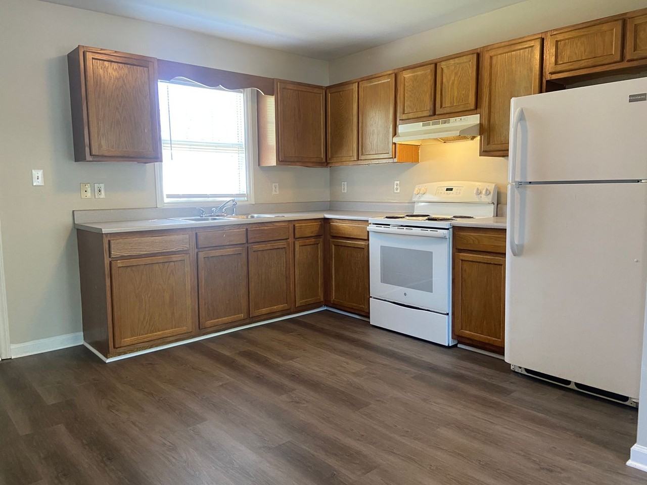 310HS - Photo 3 of 12