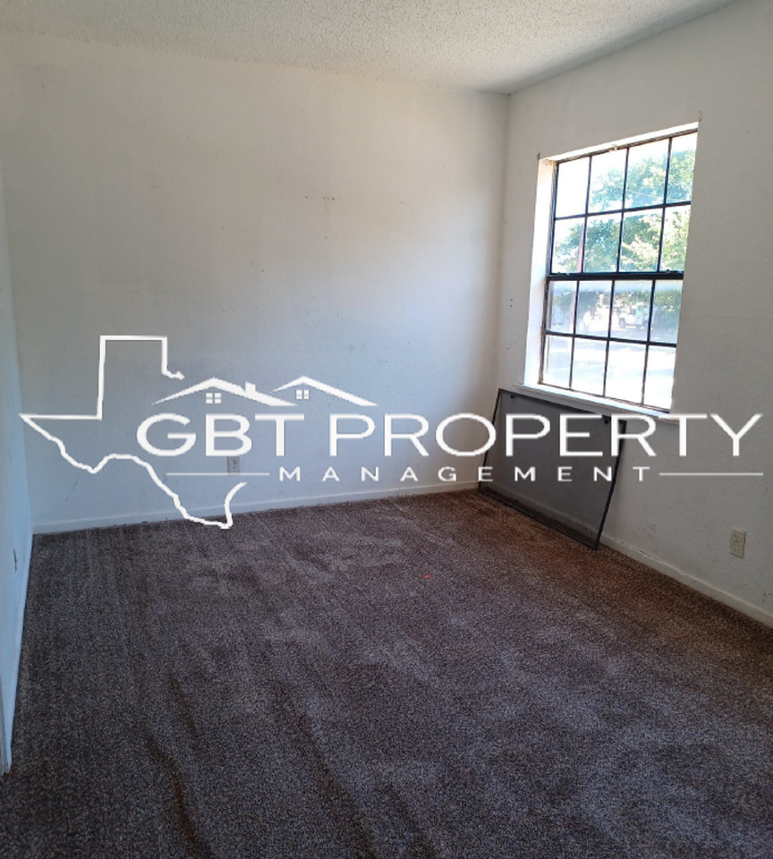 Apartments! - Photo 7 of 11