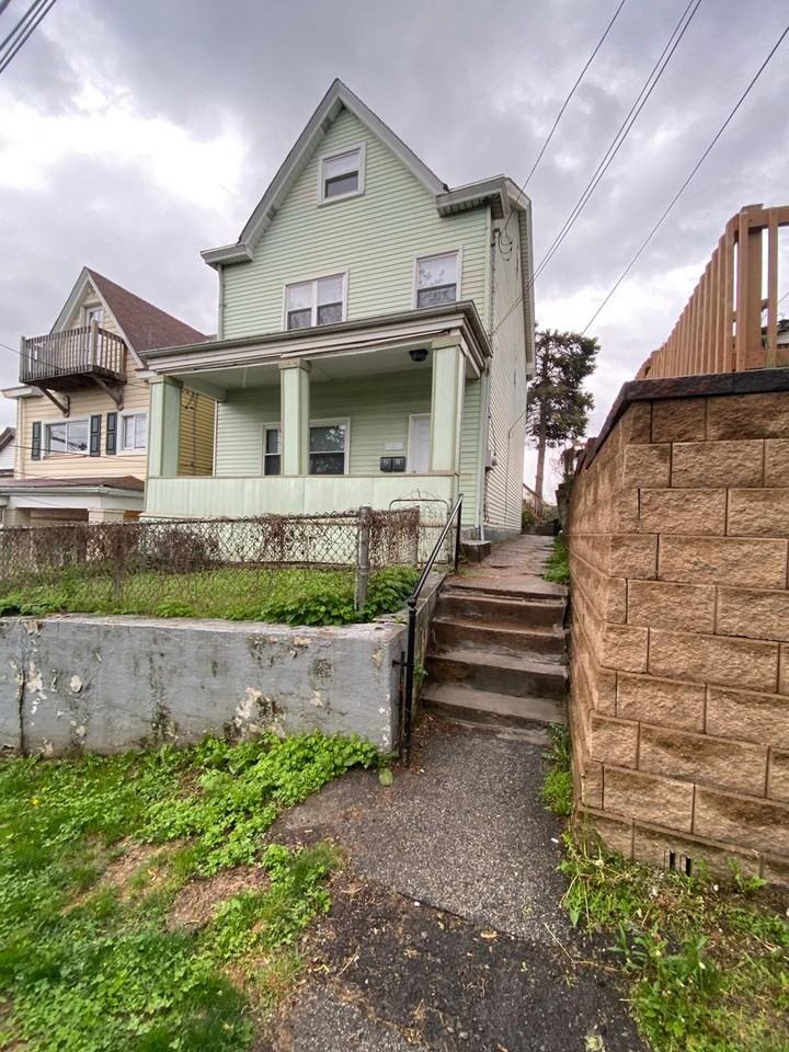 5 Sterling St Fl 2 - Photo 2 of 27