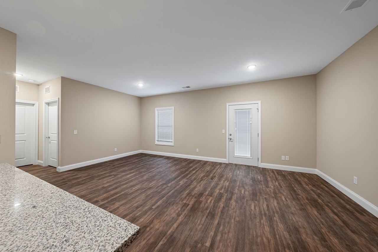 Franklin Oaks Apartments - Photo 5 of 27