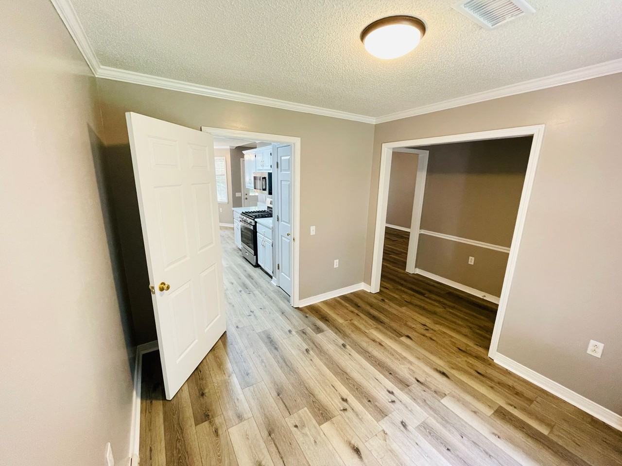 2112 Harris Dr - Photo 5 of 27