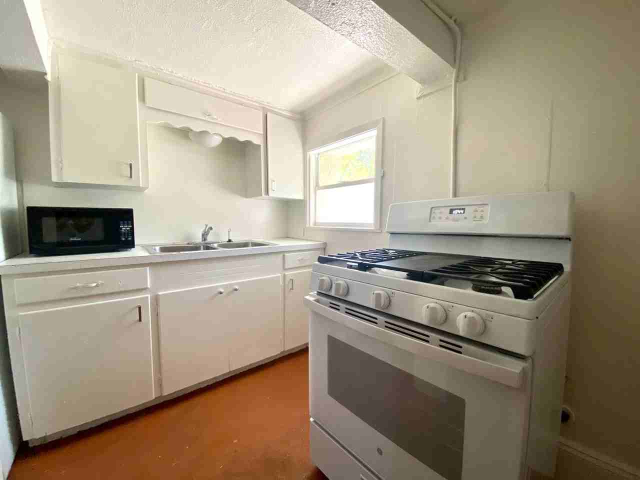 309 E 32nd St - Photo 7 of 13