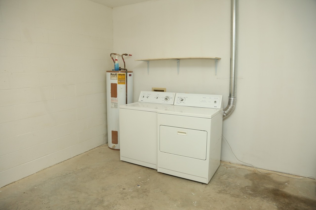 396 Wynridge Ln - Photo 4 of 18