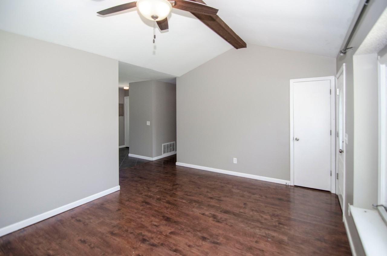 613 Plaza Dr - Photo 4 of 17