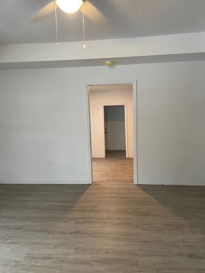 2455 N Broadway Ave - Photo 3 of 21