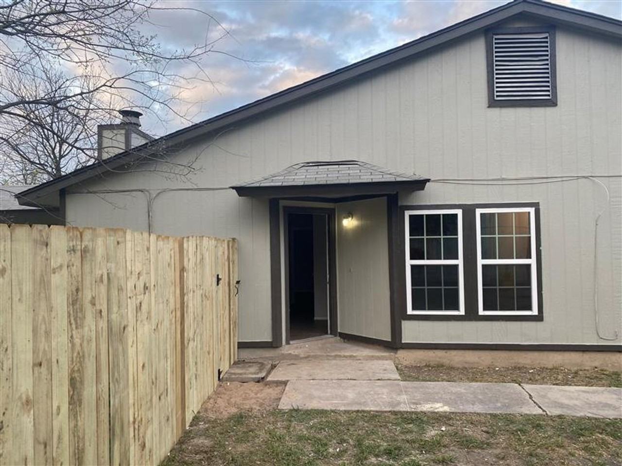 2621 Corian Glen Dr - Photo 2 of 19