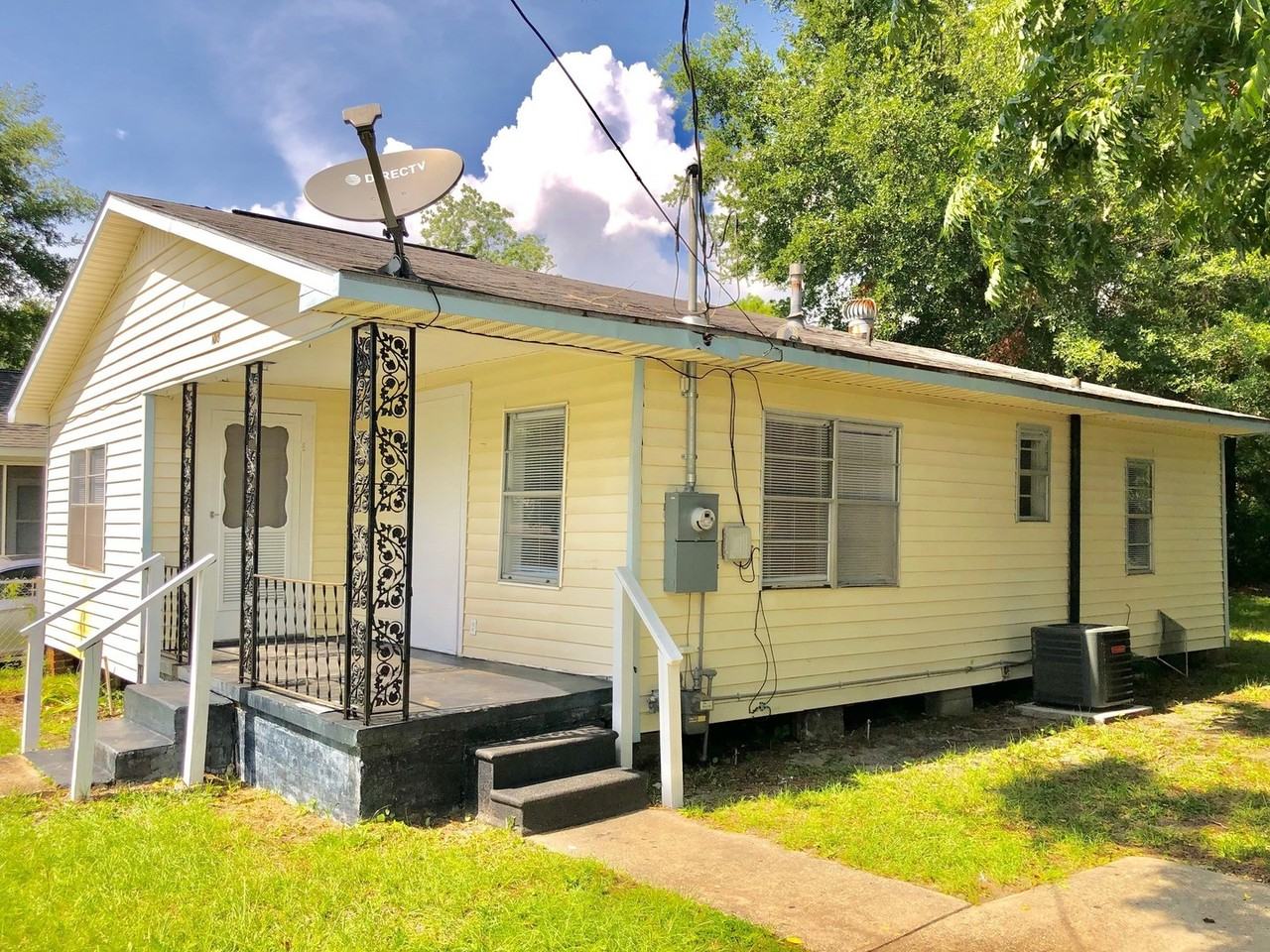1018 Woodward Ave - Photo 3 of 12