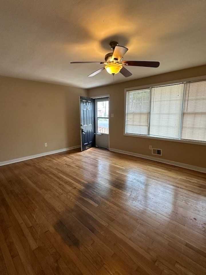 106 Bethune Dr - Photo 2 of 11