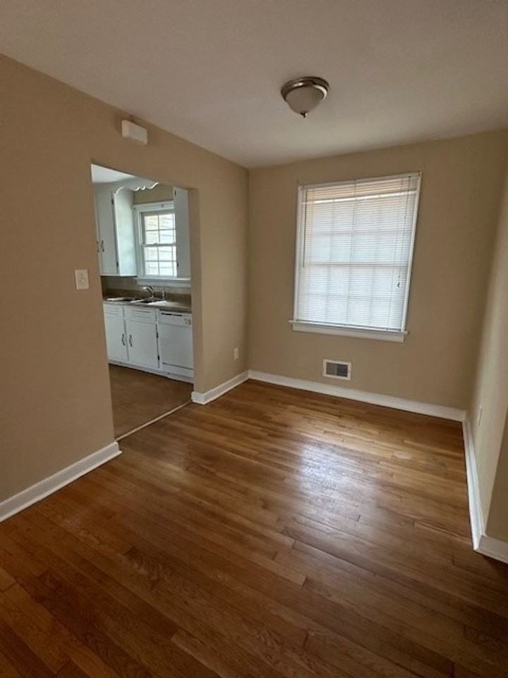 106 Bethune Dr - Photo 3 of 11