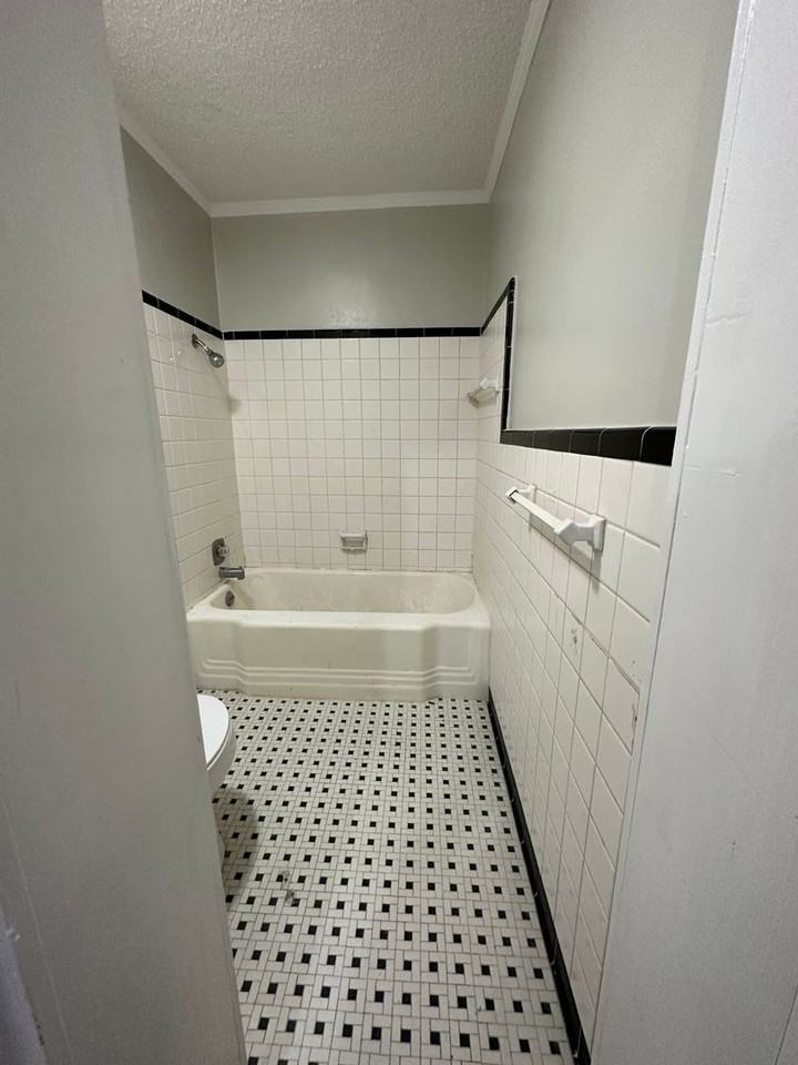 1524 Polk St #6 - Photo 3 of 7