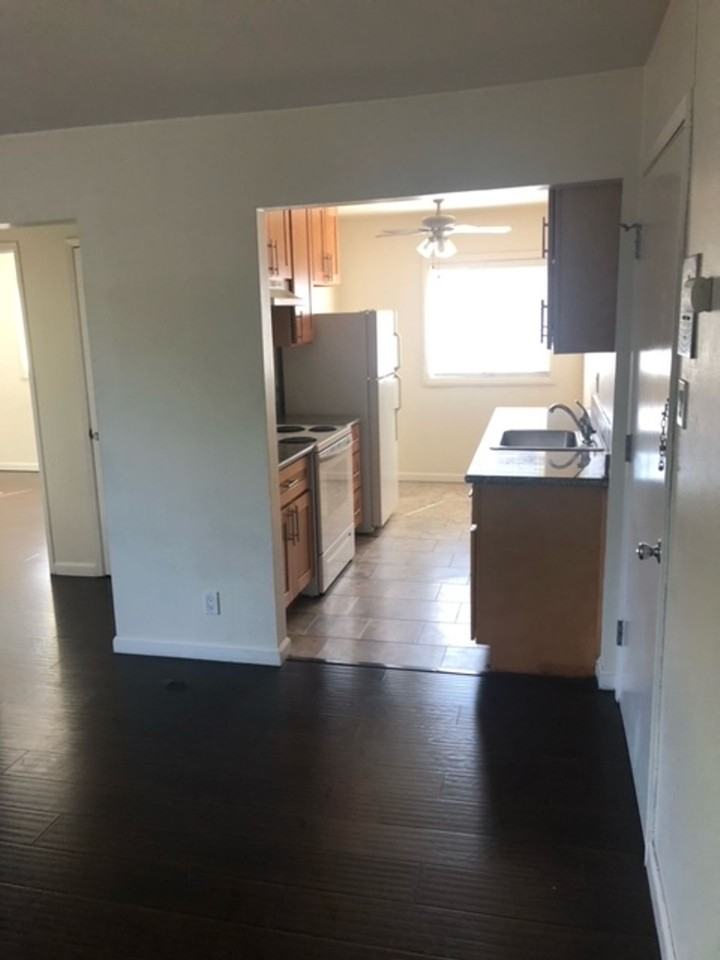 Tuxedo Flats LP - Photo 2 of 8