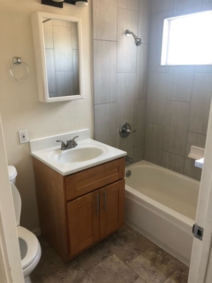 Tuxedo Flats LP - Photo 4 of 8