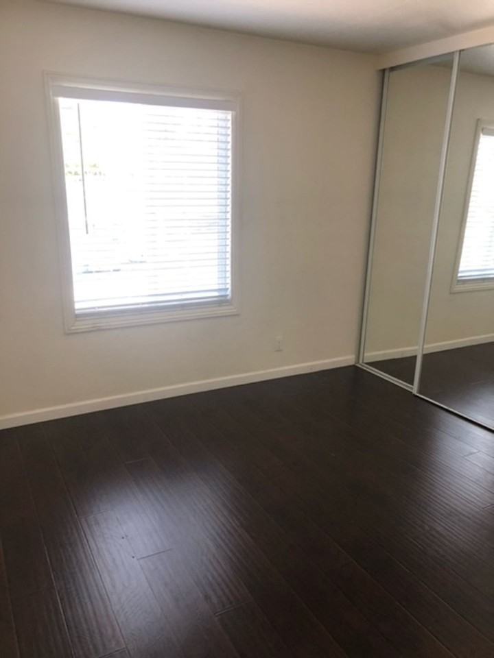 Tuxedo Flats LP - Photo 5 of 8