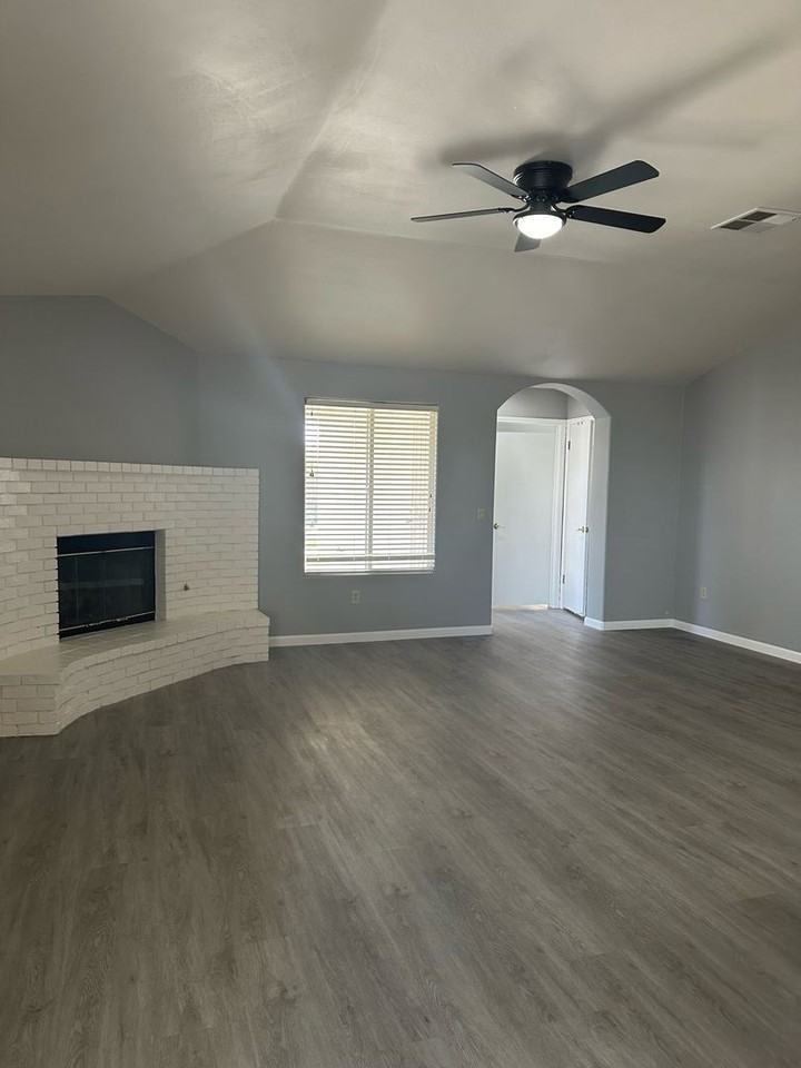 10205 Atakapa Ave - Photo 3 of 12